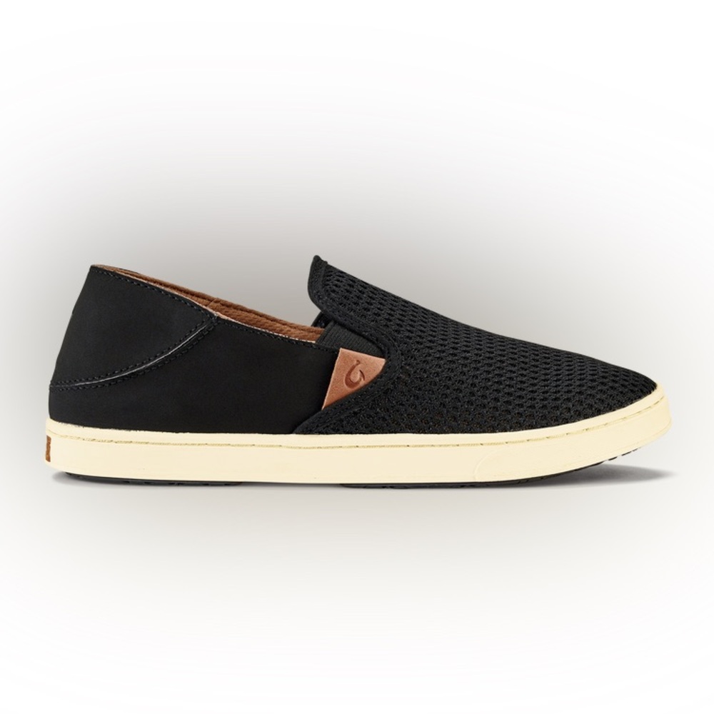 OLUKAI• Pehuea
Women’s Breathable Slip-On Shoes